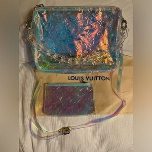 Prison Holographic Coussin Medium size. New. Lazer. Laser.